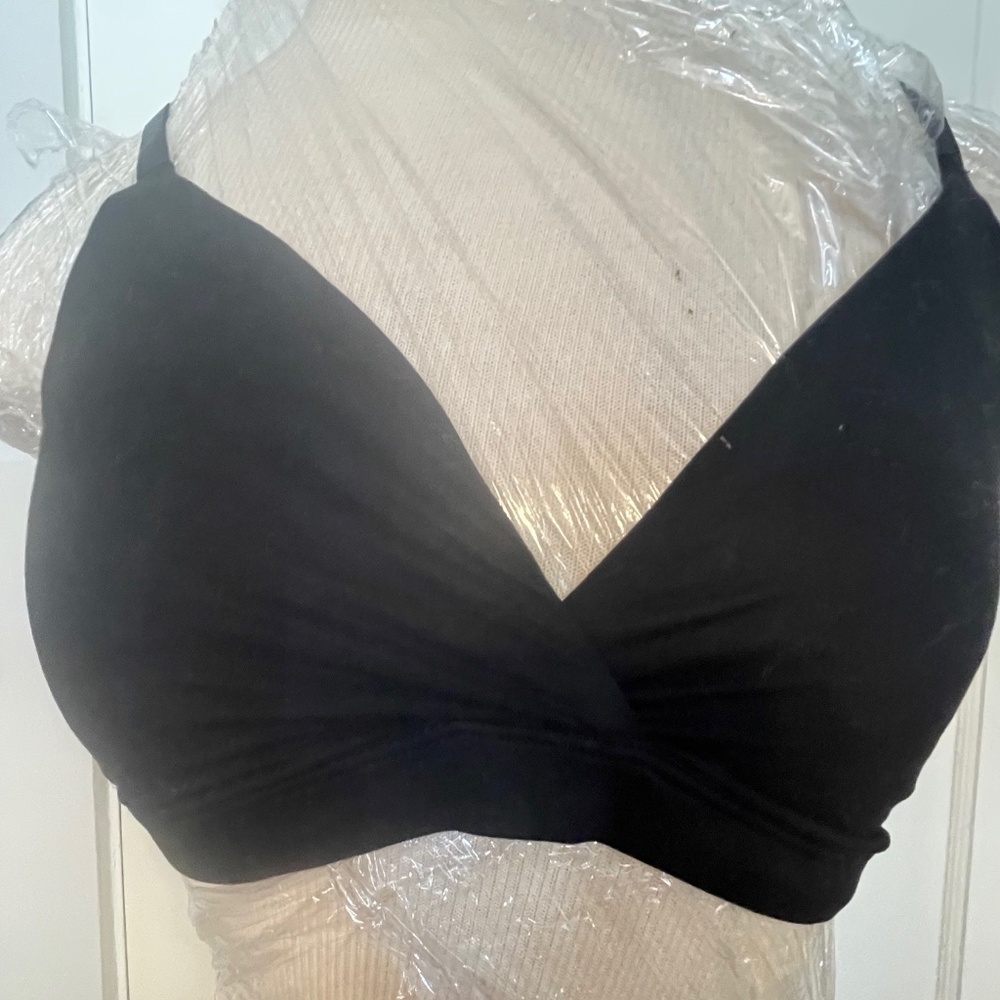 BNWT Black GapBody Live in Pretty Crossover Bralette - Large!
